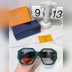 LOUIS VUITTON Модель： Z1728E Размер： 56х18х145