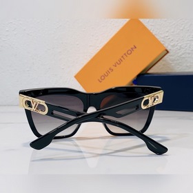 LOUIS VUITTON Z1735E Размеры： 64-18-145