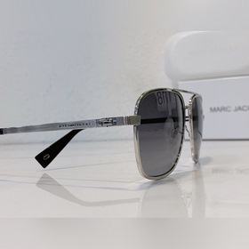 MARC JACOBS Модель： MARC 241/S Размер： 59/18-145