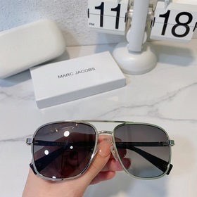 MARC JACOBS Модель： MARC 241/S Размер： 59х18-145