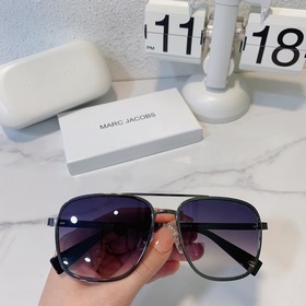 MARC JACOBS Модель： MARC 241/S Размер： 59х18-145