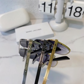 MARC JACOBS Модель： MARC 241/S Размер： 59х18-145