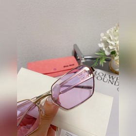 Детали MIU | Летние солнцезащитные очки Модель： MU53WS