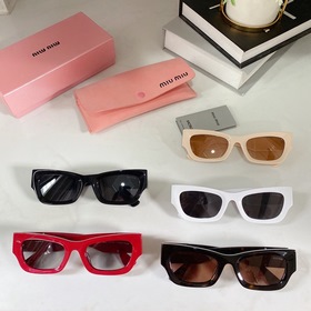 Новинка MIUMIU SUM89X имеет простой дизайн, легко сочетается с лю