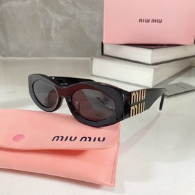 Новинка года MIUMIU SUM88X. Простой и легко сочетаемый фасон с кр