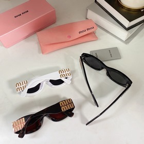 Новинка года MIUMIU SUM88X. Простой и легко сочетаемый фасон с кр