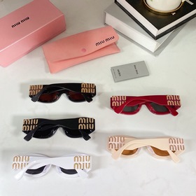 Новинка года MIUMIU SUM88X. Простой и легко сочетаемый фасон с кр