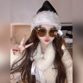 MIU* Большая оправа лучше подчеркивает форму лица Выглядит элеган