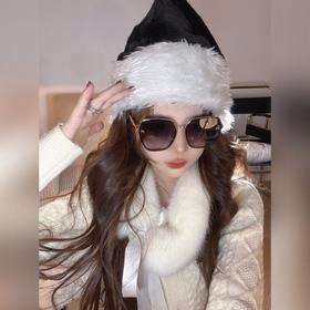 MIU* Большая оправа лучше подчеркивает форму лица Выглядит элеган