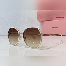 MIU* Большая оправа лучше подчеркивает форму лица Выглядит элеган