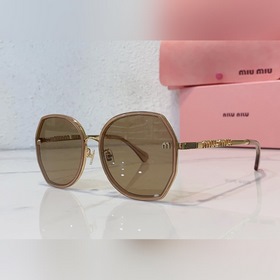 MIU* Большая оправа лучше подчеркивает форму лица Выглядит элеган