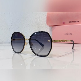 MIU* Большая оправа лучше подчеркивает форму лица Выглядит элеган