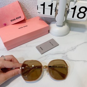 MIU* Большая оправа лучше подчеркивает форму лица Выглядит элеган