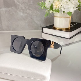 Off-White TM Модель： ERI009 Размер： 45*33*145 Коробка для достав