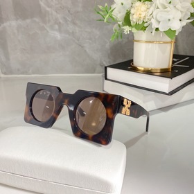 Off-White TM Модель： ERI009 Размер： 45*33*145 Коробка для достав