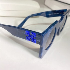 Off-White TM Модель： ERI009 Размер： 45*33*145 Коробка для достав