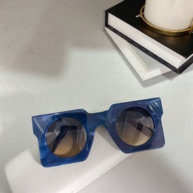 Off-White TM Модель： ERI009 Размер： 45*33*145 Коробка для достав