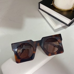 Off-White TM Модель： ERI009 Размер： 45*33*145 Коробка для достав