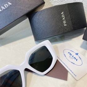 Новая модель Prada, артикул： OPR 14ZS Очень объемный. Размер： 49х