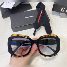 Prada Модель： SPR 16YS Размер： 52/19-145