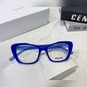 Сегодня в продаже PR01YV Новинка на официальном сайте для женщин.