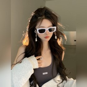 Новая модель PRADA*SPR14Y в сочетании с новыми жемчужными серьгам