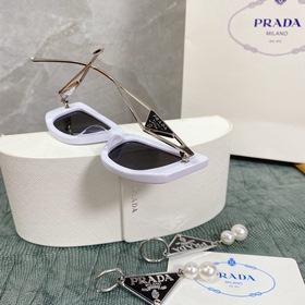 Новая модель PRADA*SPR14Y в сочетании с новыми жемчужными серьгам