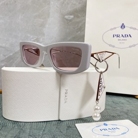 PRADA*SPR14Y в сочетании с новыми жемчужными серьгами этого года