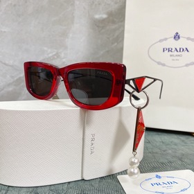 PRADA*SPR14Y в сочетании с новыми жемчужными серьгами этого года 