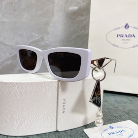 PRADA*SPR14Y в сочетании с новыми жемчужными серьгами этого года 