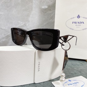 PRADA*SPR14Y в сочетании с новыми жемчужными серьгами этого года 
