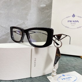 PRADA*SPR14Y в сочетании с новыми жемчужными серьгами этого года 