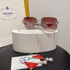 Незаменимый аксессуар для естественного образа – очки Prada. Подв