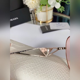 Prada Солнцезащитные очки Prada  Модель： SPR22  Размер： 58-16
