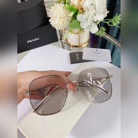 Prada Солнцезащитные очки Prada  Модель： SPR22  Размер： 58-16