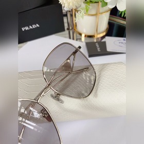 Prada Солнцезащитные очки Prada  Модель： SPR22  Размер： 58-16