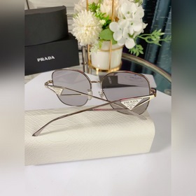 Prada Солнцезащитные очки Prada  Модель： SPR22  Размер： 58-16