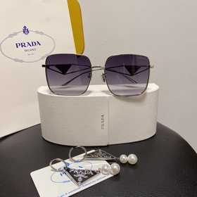Очки Prada Очки серьги в комплекте. Очень нравятся.