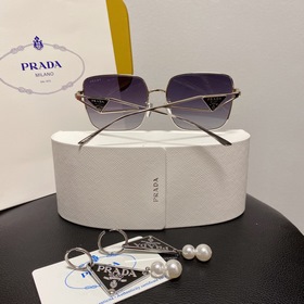 Очки Prada Очки серьги в комплекте. Очень нравятся.