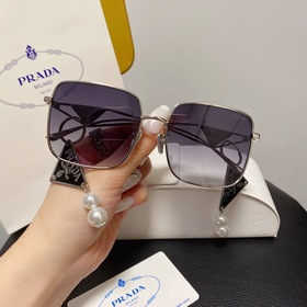 Очки Prada Очки серьги в комплекте. Очень нравятся.