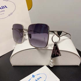 Очки Prada Очки серьги в комплекте. Очень нравятся.