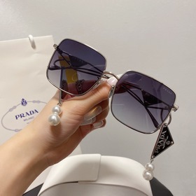 Очки Prada Очки серьги в комплекте. Очень нравятся.
