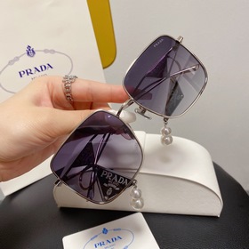 Очки Prada Очки серьги в комплекте. Очень нравятся.