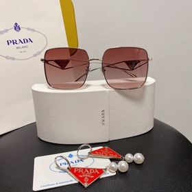 Незаменимый аксессуар для естественного образа – очки Prada. Подв