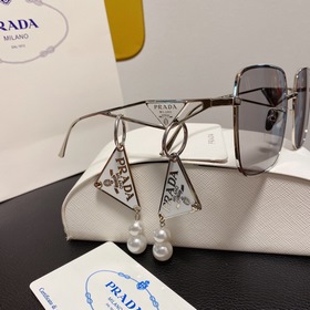 Делитесь аксессуарами | Чудо-очки Prada Эти очки Prada действител