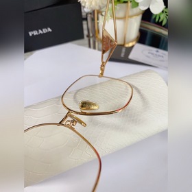 Prada Солнцезащитные очки Prada  Модель： SPR22  Оправа без очк