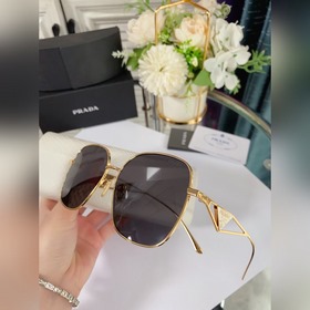 Prada Солнцезащитные очки Prada  Модель： SPR22  Размер： 58-16