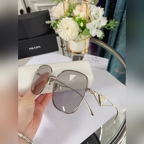 Prada Солнцезащитные очки Prada  Модель： SPR22  Размер： 58-16