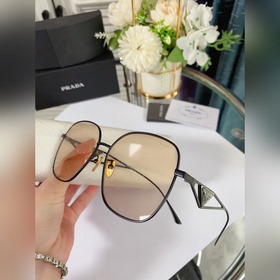 Prada Солнцезащитные очки Prada  Модель： SPR22  Размер： 58-16