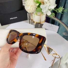 PRADA*SPR14Y в сочетании с новыми жемчужными серьгами этого года 